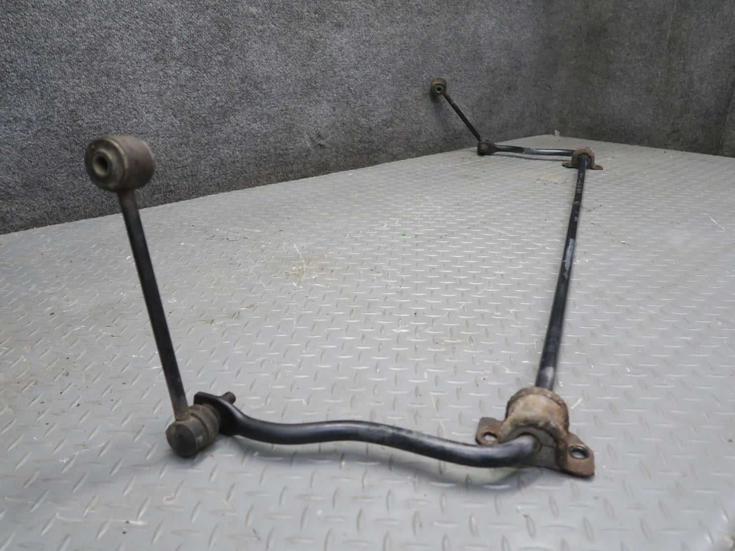 07-18 Jeep Wrangler JK Rear Anti Roll Skate Stabilizer Sway Bar OEM