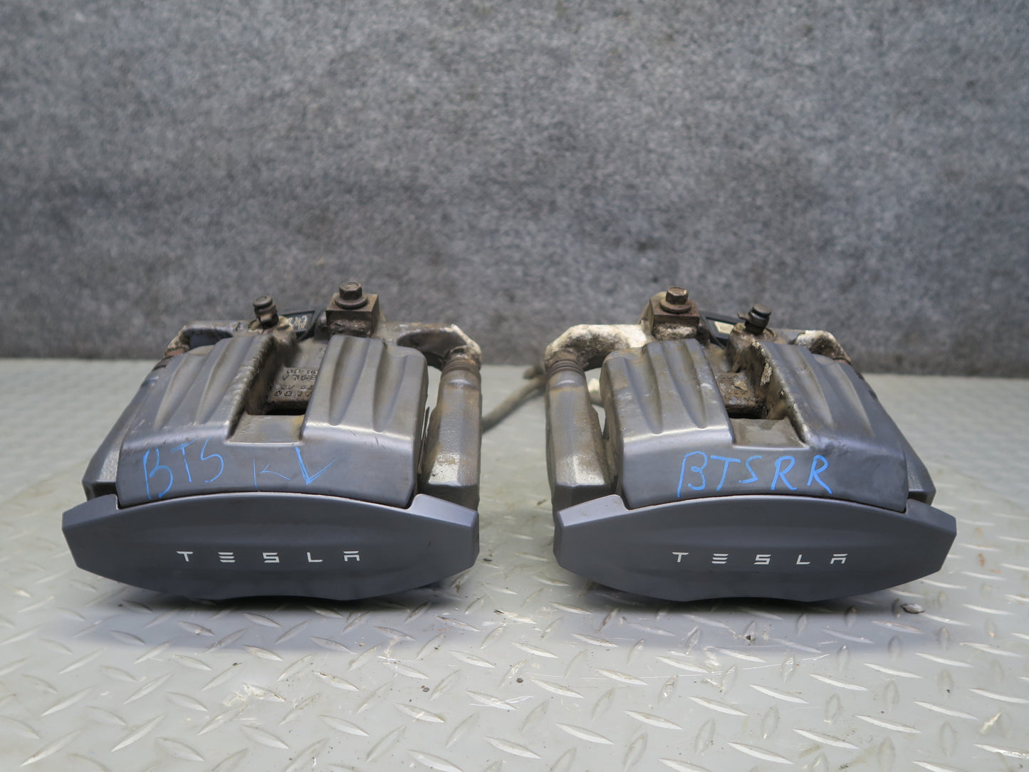 2016-2019 Tesla Model S 75D AWD Rear Left & Right Side Brake Caliper Set