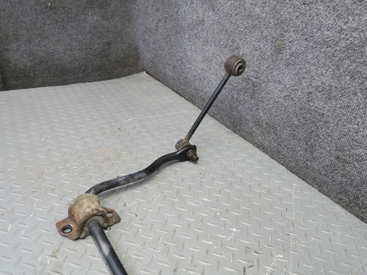07-18 Jeep Wrangler JK Rear Anti Roll Skate Stabilizer Sway Bar OEM