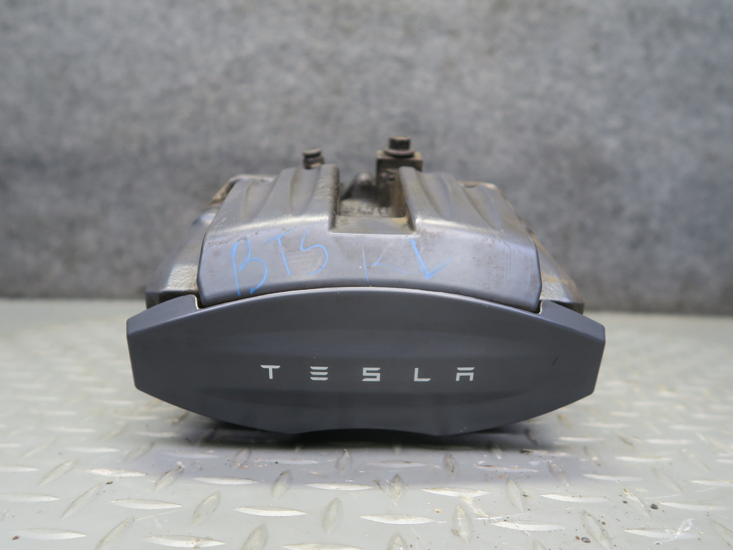 2016-2019 Tesla Model S 75D AWD Rear Left & Right Side Brake Caliper Set