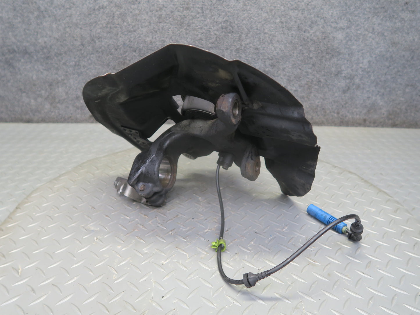 01-06 BMW E46 330ci RWD Front Left Spindle Knuckle Wheel Hub Bearing OEM