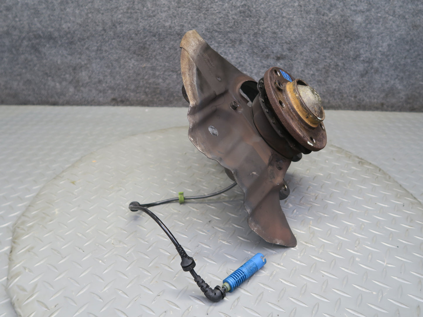01-06 BMW E46 330ci RWD Front Left Spindle Knuckle Wheel Hub Bearing OEM