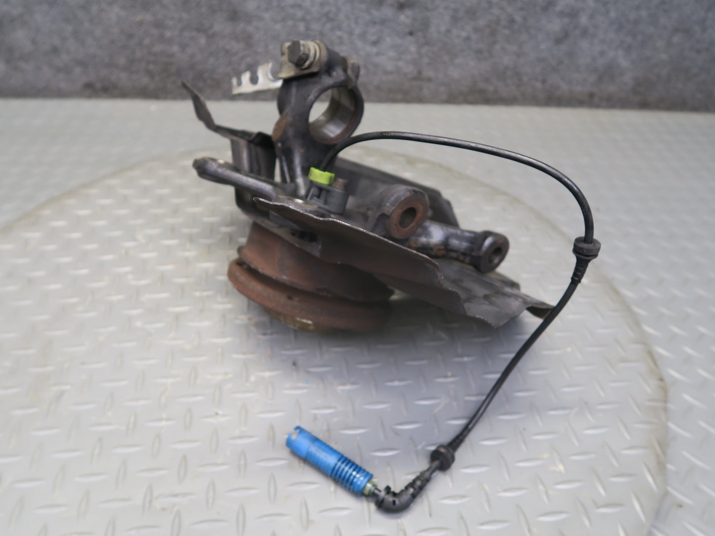 01-06 BMW E46 330ci RWD Front Left Spindle Knuckle Wheel Hub Bearing OEM