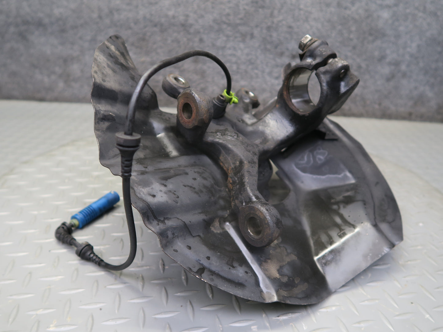 01-06 BMW E46 330ci RWD Front Left Spindle Knuckle Wheel Hub Bearing OEM