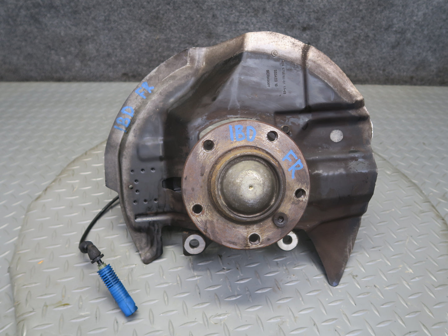 02-06 BMW E46 330i 330ci RWD Front Right Spindle Knuckle Wheel Hub Bearing OEM