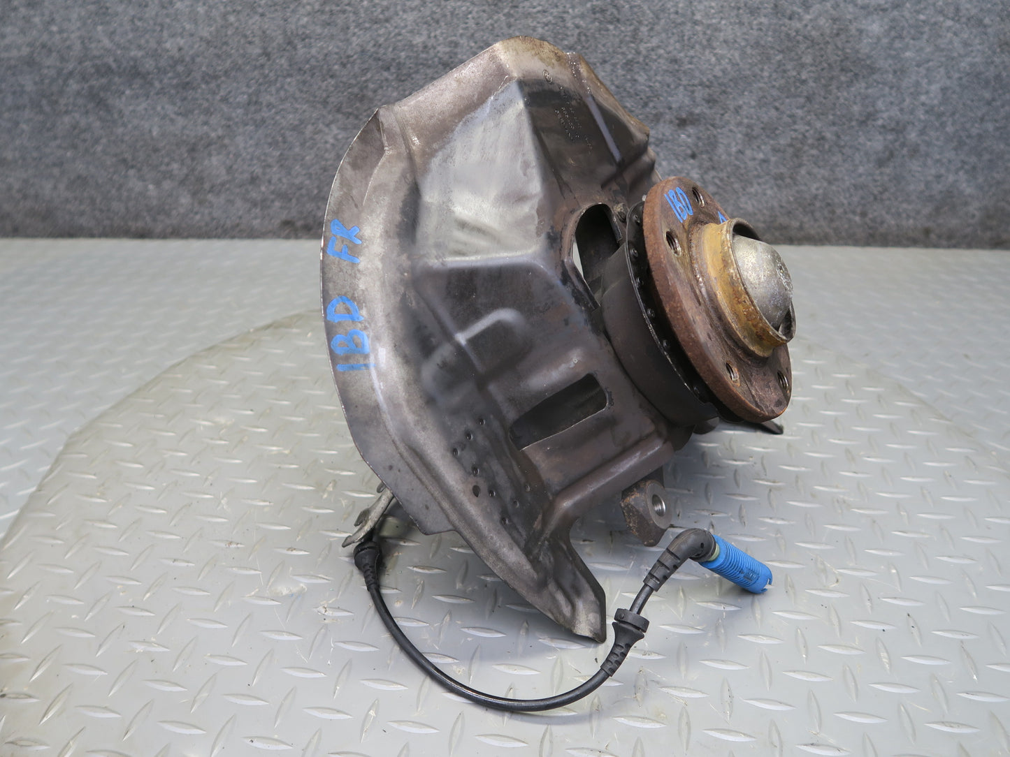 02-06 BMW E46 330i 330ci RWD Front Right Spindle Knuckle Wheel Hub Bearing OEM