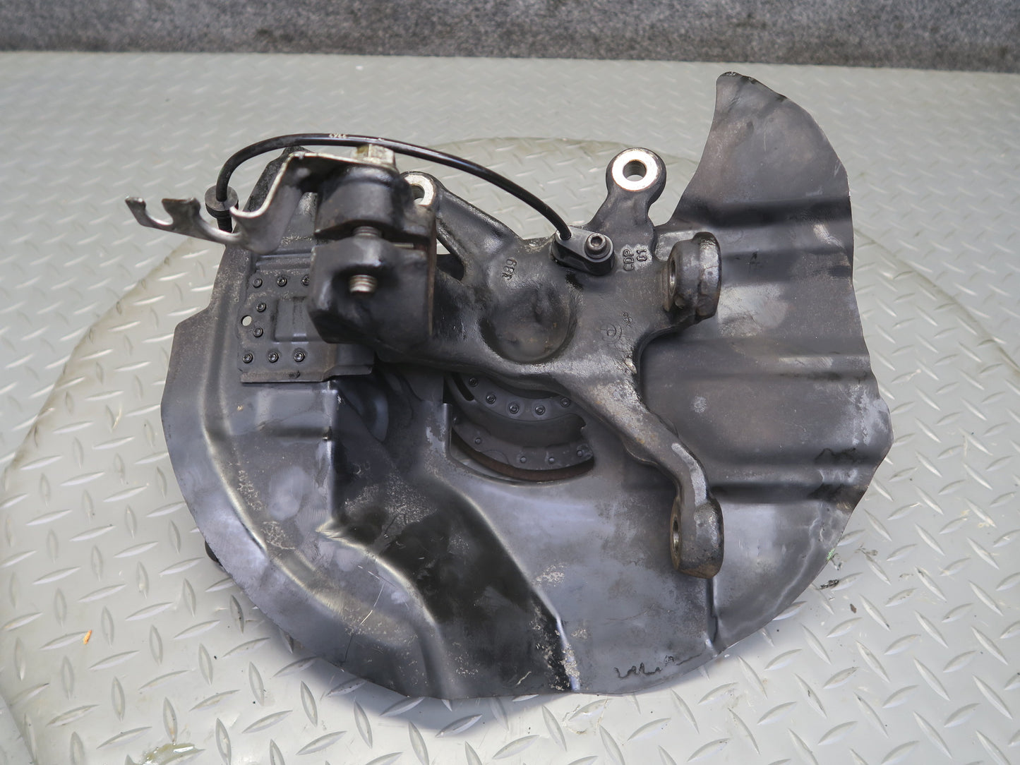 02-06 BMW E46 330i 330ci RWD Front Right Spindle Knuckle Wheel Hub Bearing OEM
