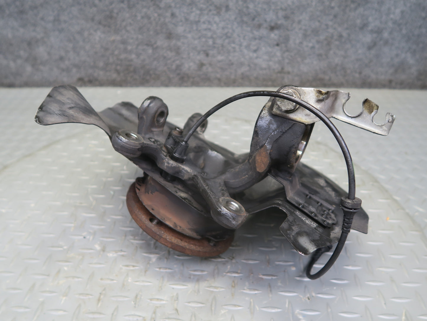 02-06 BMW E46 330i 330ci RWD Front Right Spindle Knuckle Wheel Hub Bearing OEM