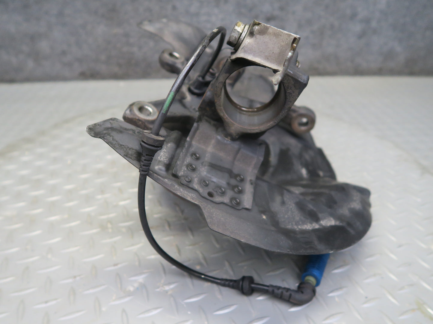 02-06 BMW E46 330i 330ci RWD Front Right Spindle Knuckle Wheel Hub Bearing OEM