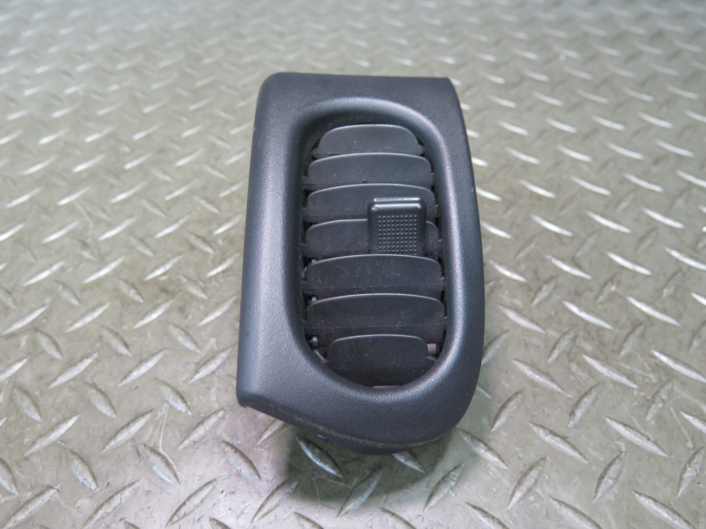 05-13 Chevrolet Corvette C6 Dash Front Right Air Vent Grille 10323198 OEM