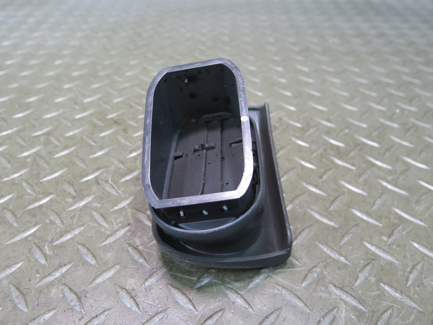 05-13 Chevrolet Corvette C6 Dash Front Right Air Vent Grille 10323198 OEM
