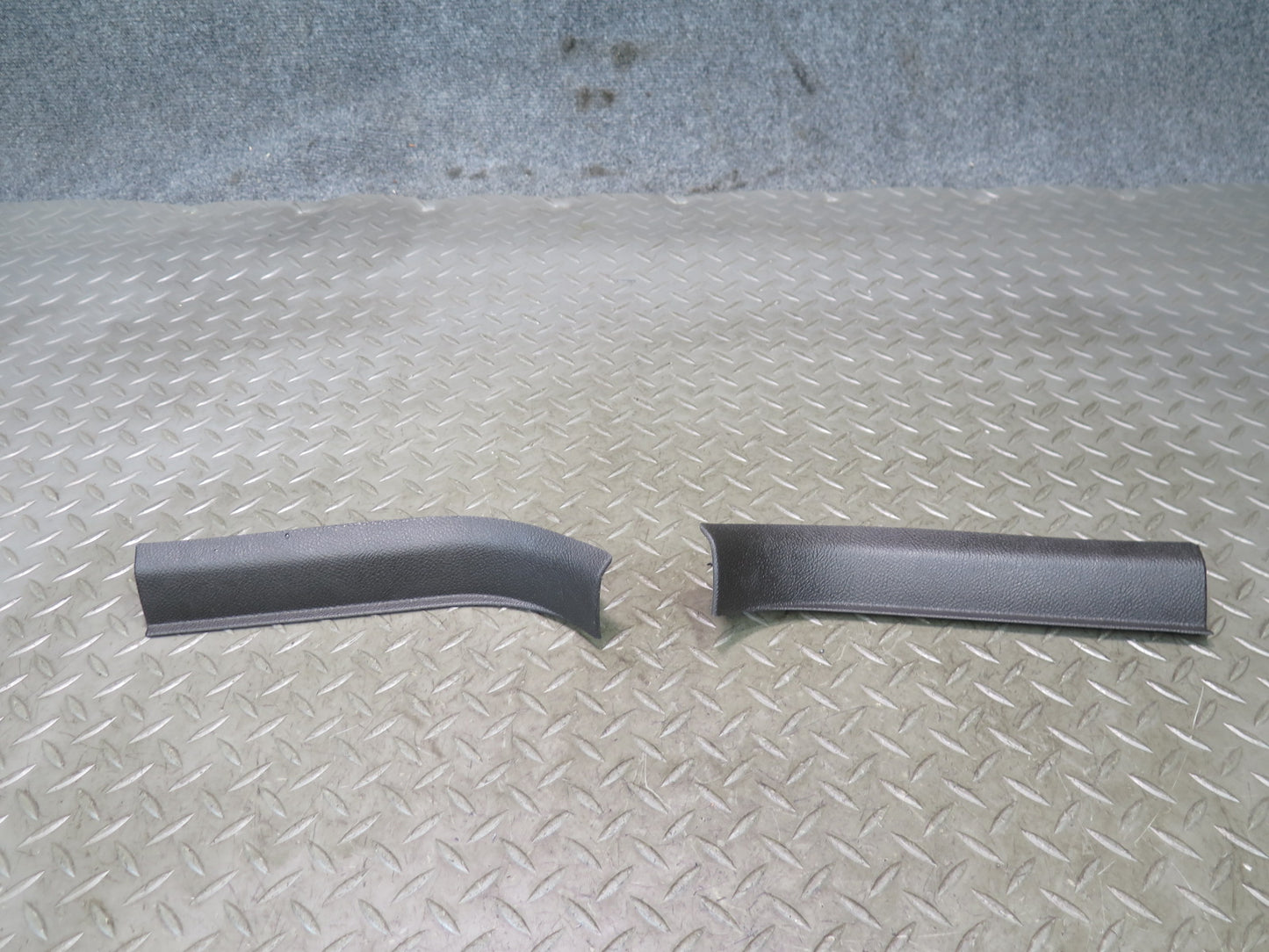 05-13 Chevrolet Corvette C6 Set of 2 Front Left & Right Lower A Pillar Trim OEM