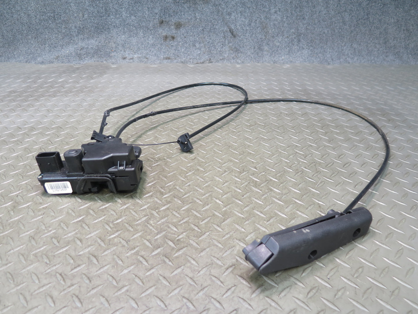 05-13 Chevrolet Corvette C6 Left Driver Door Lock Handle Cable 15212531 OEM