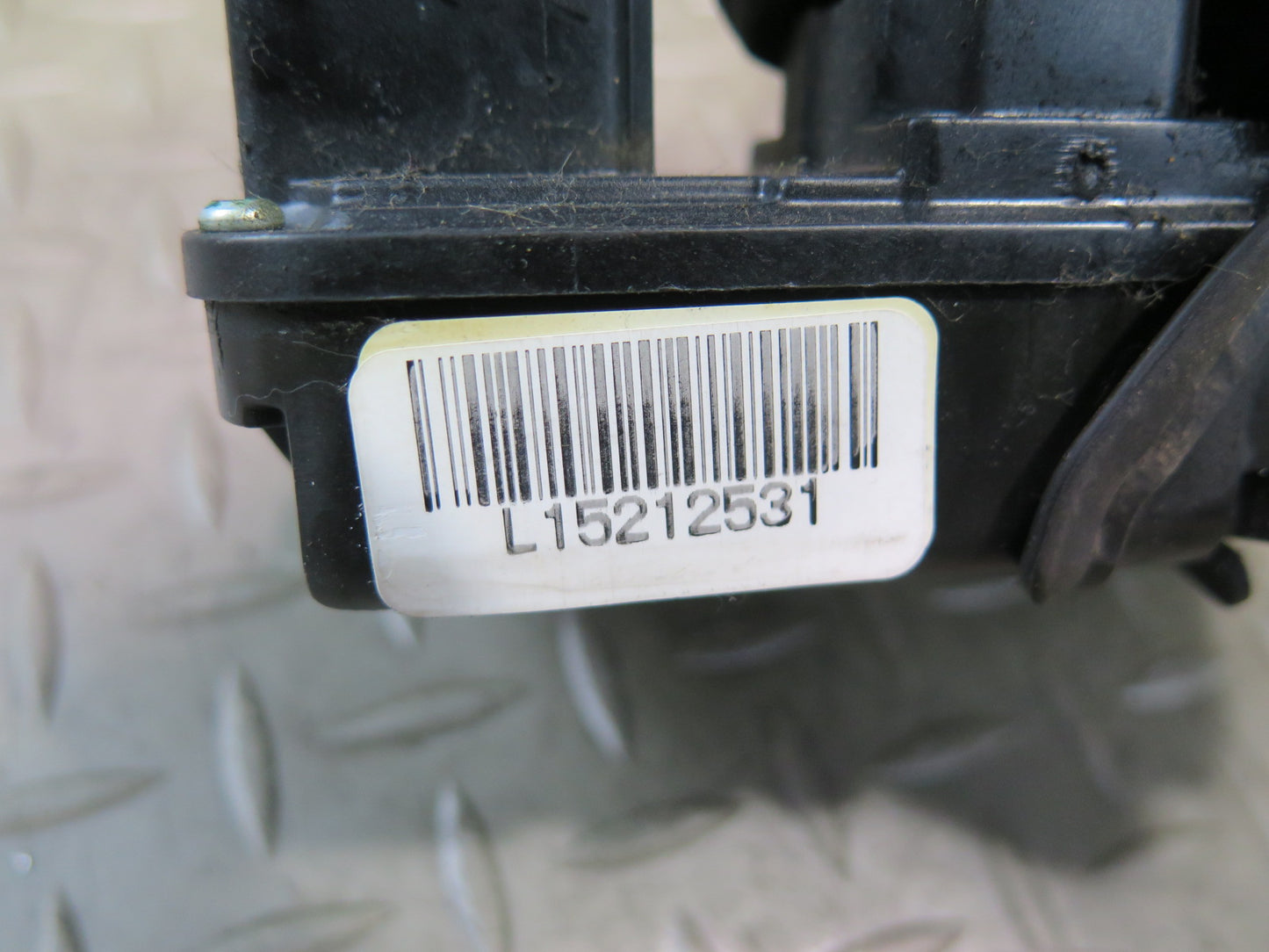05-13 Chevrolet Corvette C6 Left Driver Door Lock Handle Cable 15212531 OEM