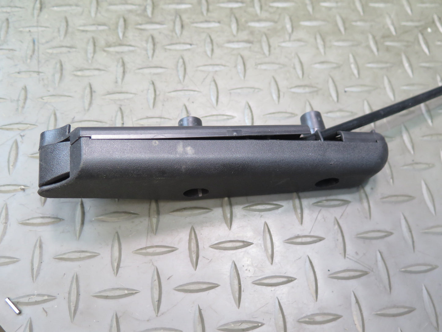 05-13 Chevrolet Corvette C6 Left Driver Door Lock Handle Cable 15212531 OEM