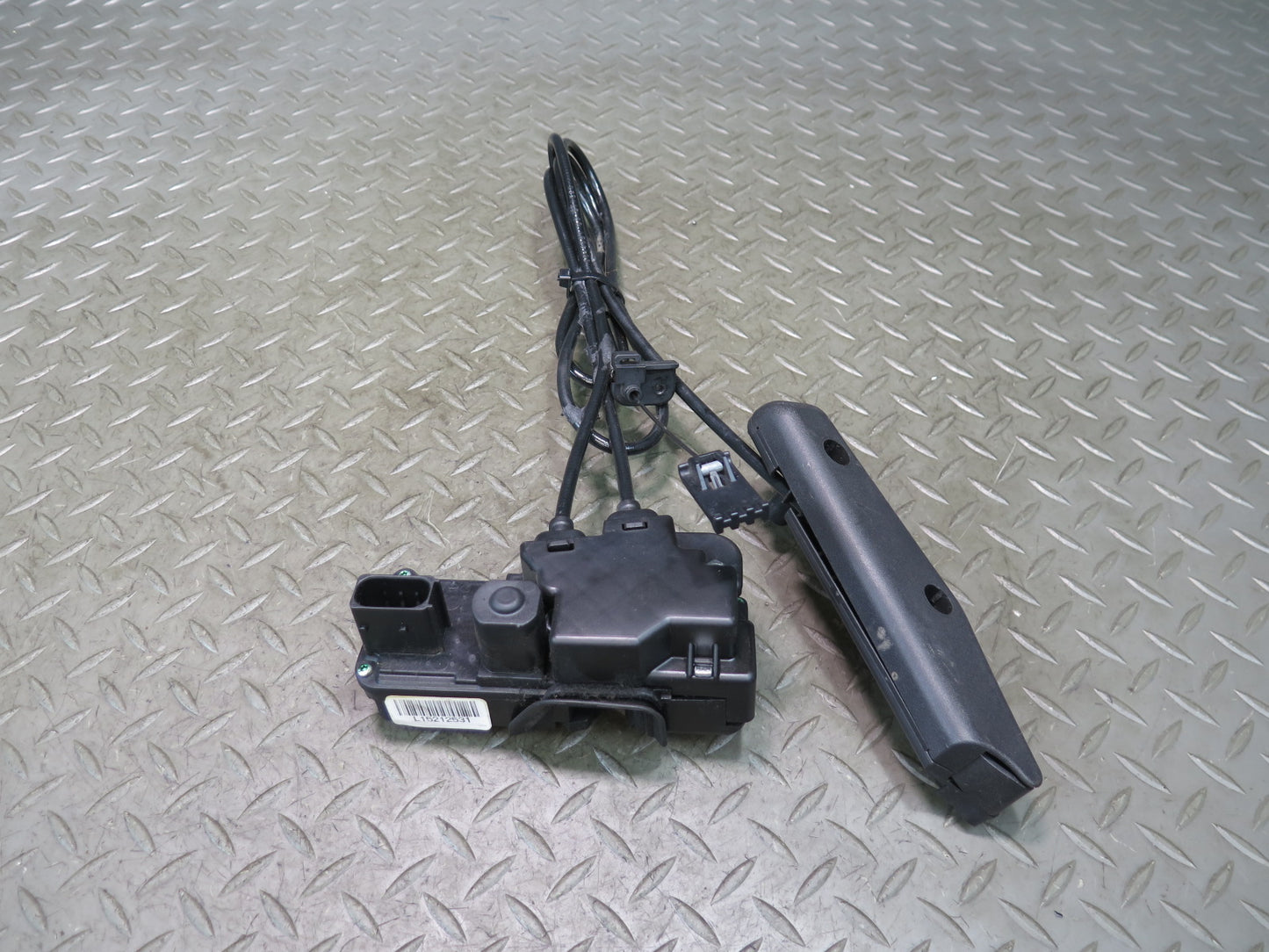 05-13 Chevrolet Corvette C6 Left Driver Door Lock Handle Cable 15212531 OEM