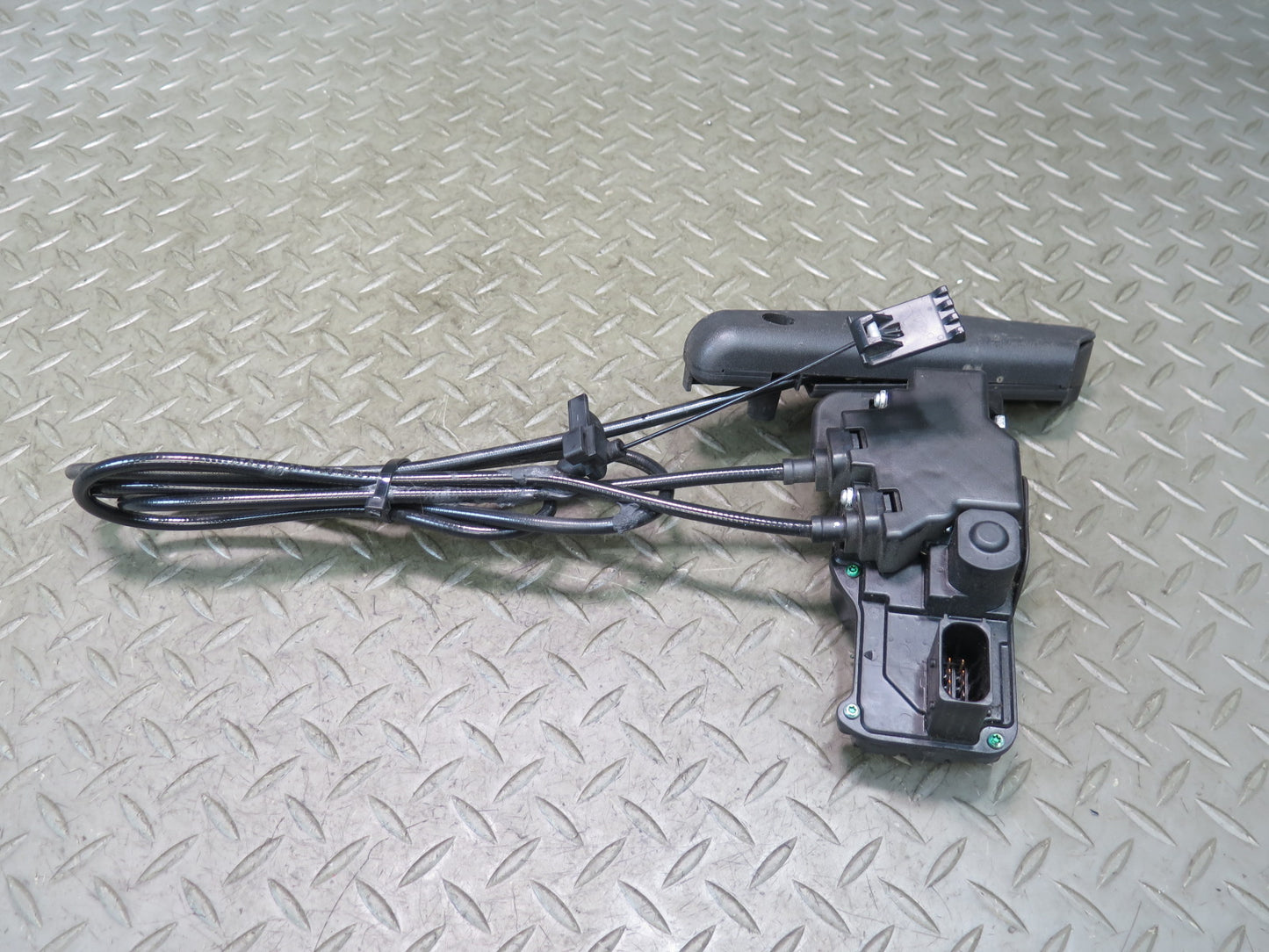 05-13 Chevrolet Corvette C6 Left Driver Door Lock Handle Cable 15212531 OEM