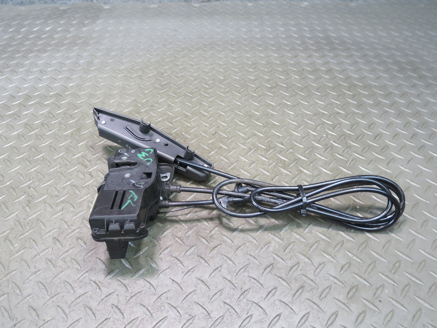 05-13 Chevrolet Corvette C6 Left Driver Door Lock Handle Cable 15212531 OEM