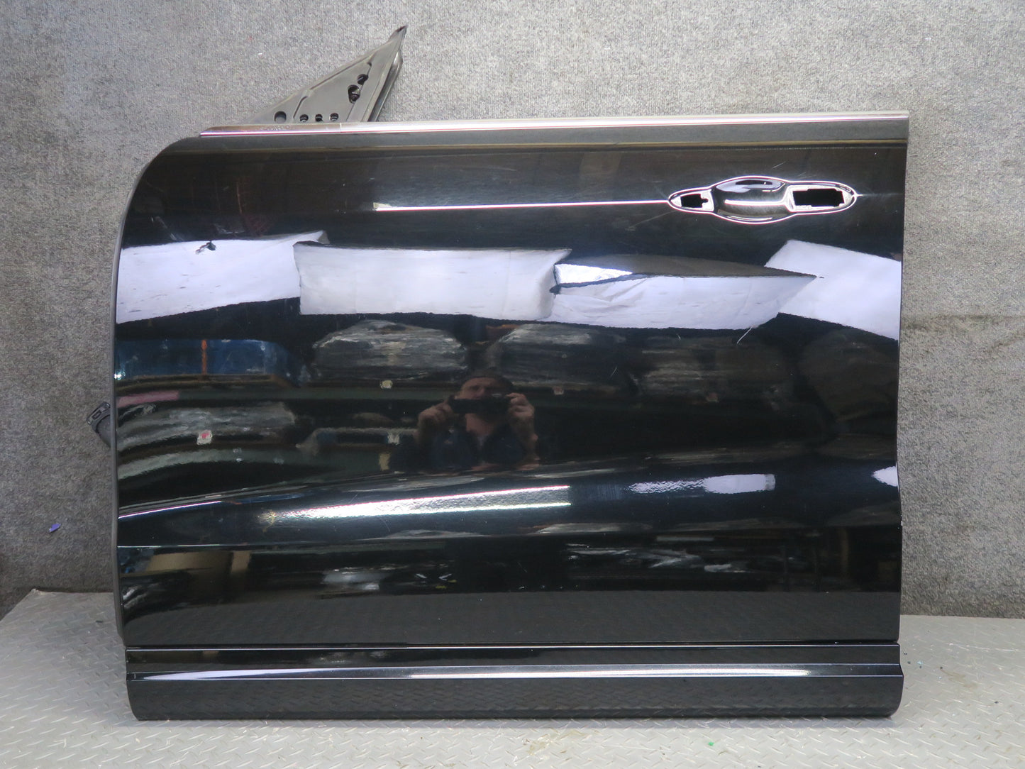 2017-2020 Maserati Levante M161 Front Left Door Shell Panel Black