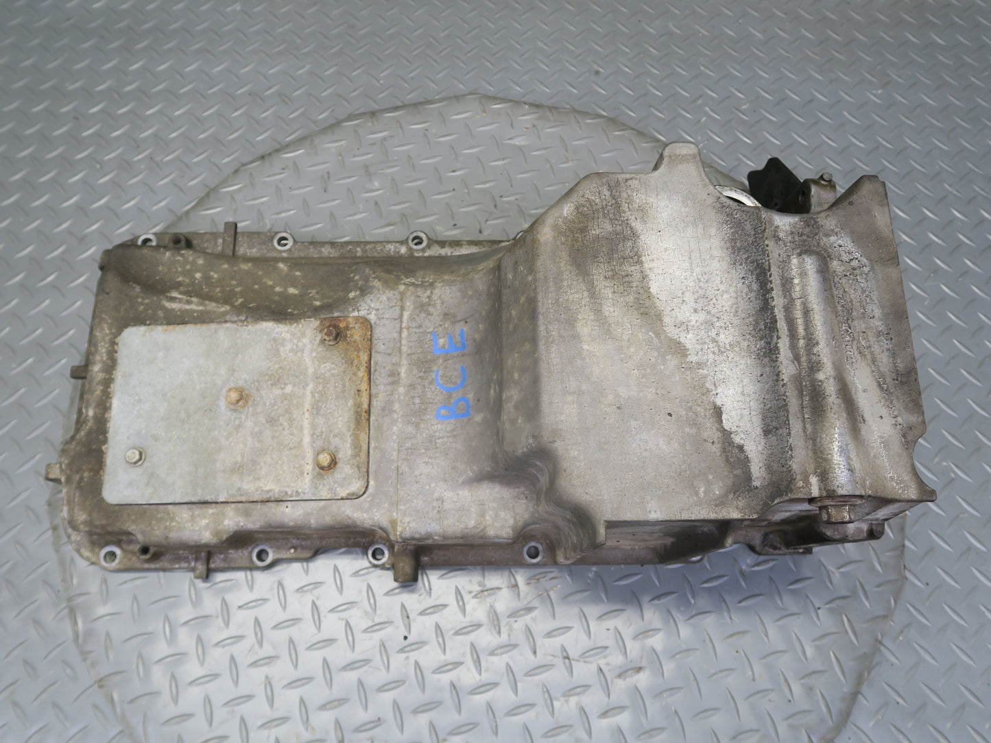 10-14 Cadillac Escalade 6.2L Engine Motor Lower Oil Baffle Pan Set