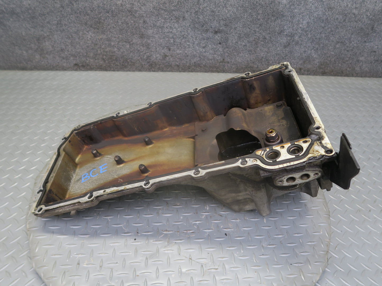 10-14 Cadillac Escalade 6.2L Engine Motor Lower Oil Baffle Pan Set