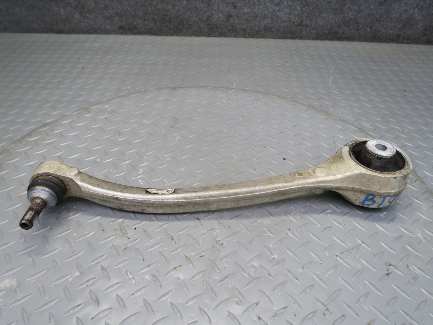 2016-2019 Tesla Model S 75D AWD Front Right Pass Side Lower Control Arm Set