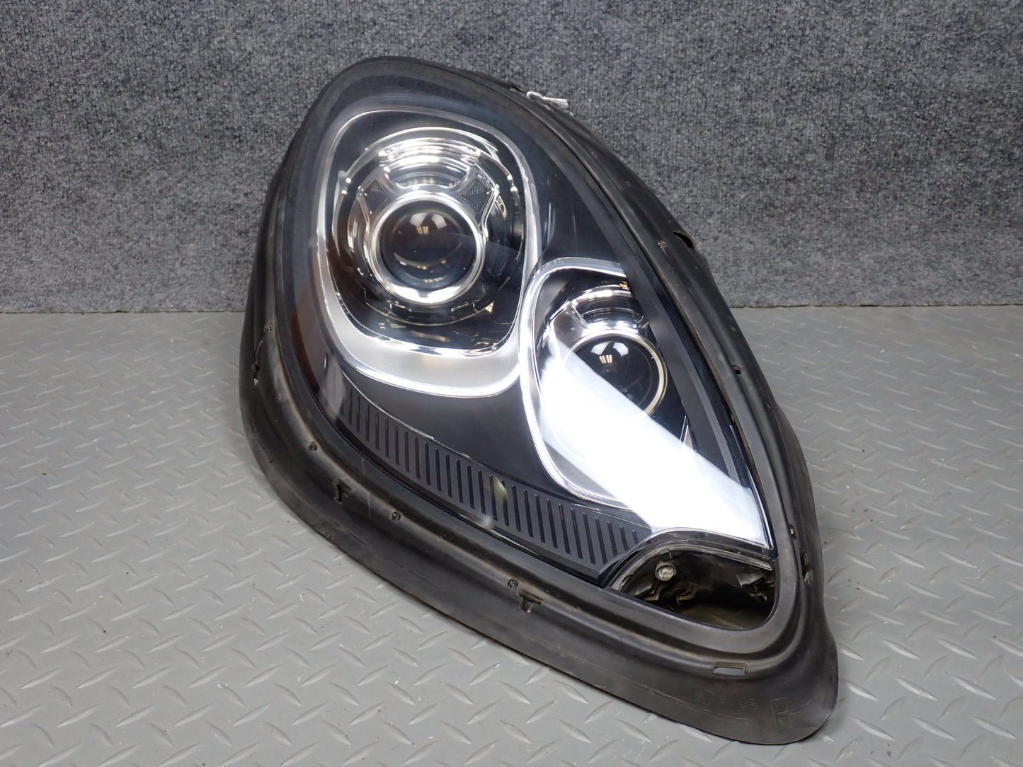 2015-2018 Porsche Macan Front Right Xenon Headlight Lamp W/ Ballast