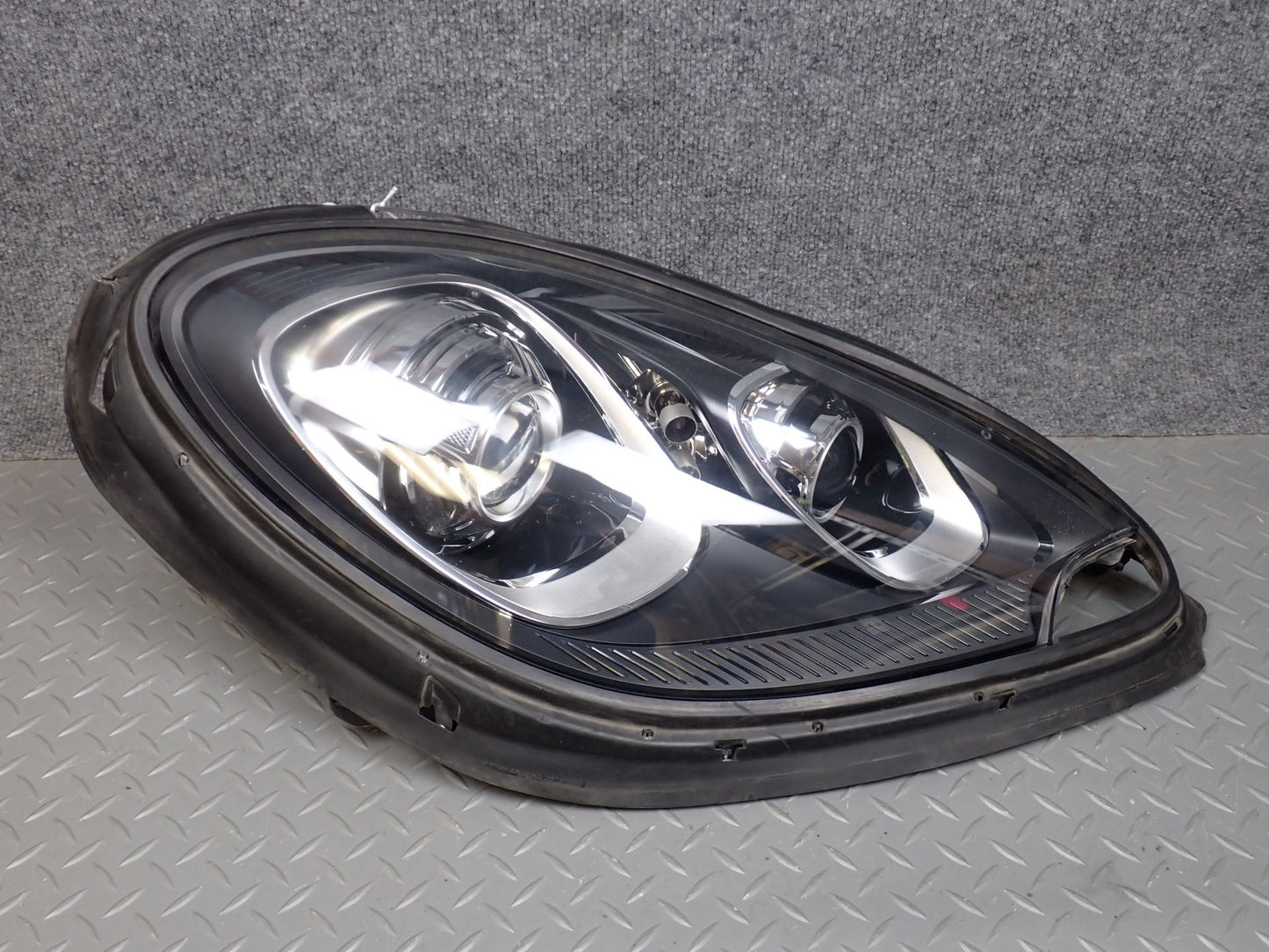 2015-2018 Porsche Macan Front Right Xenon Headlight Lamp W/ Ballast