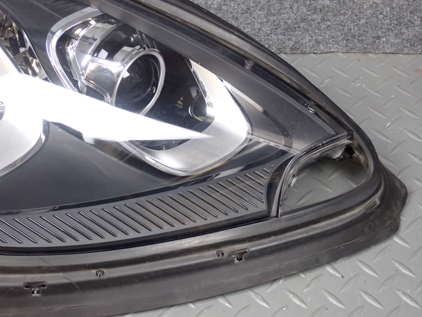 2015-2018 Porsche Macan Front Right Xenon Headlight Lamp W/ Ballast