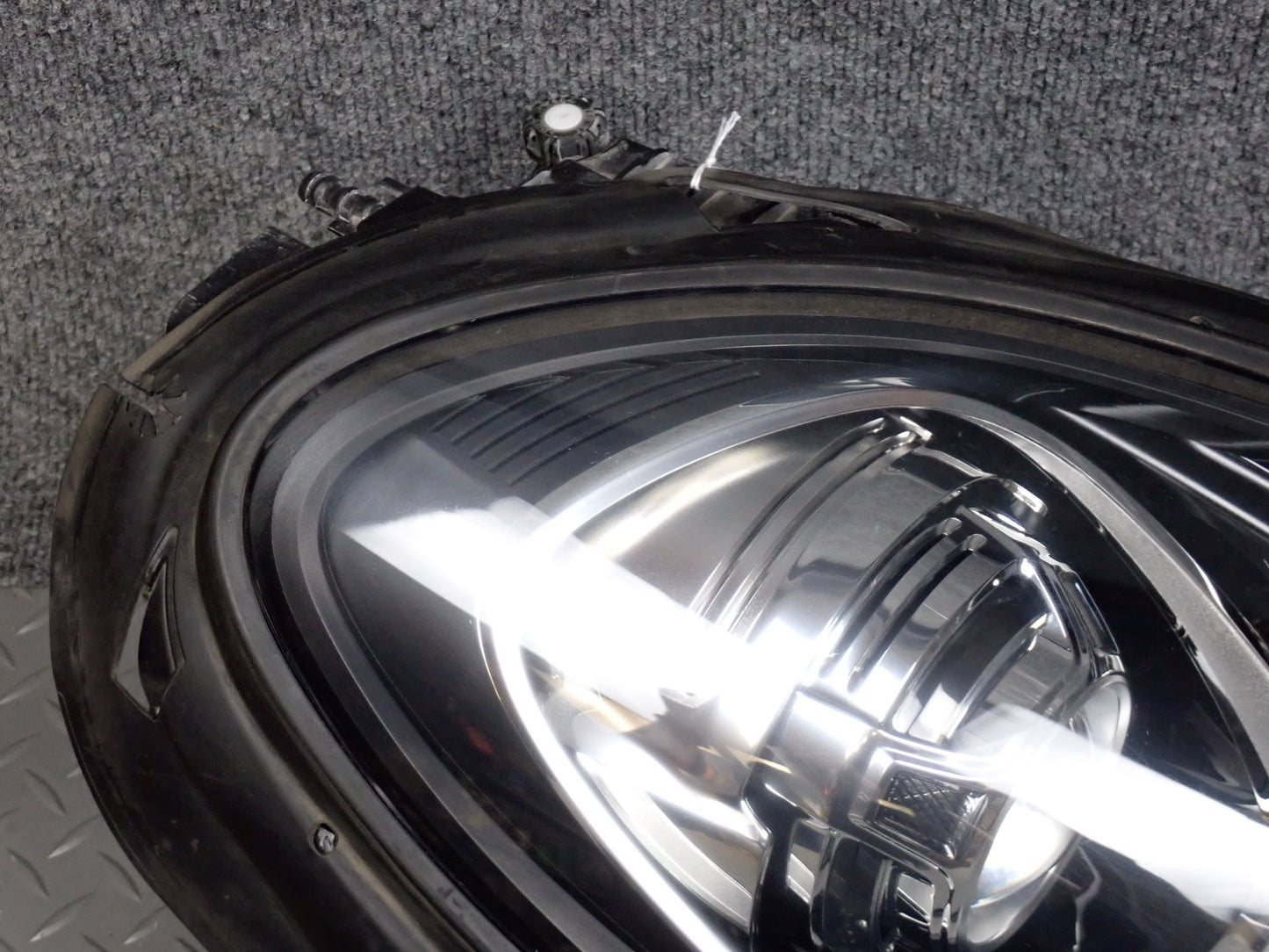 2015-2018 Porsche Macan Front Right Xenon Headlight Lamp W/ Ballast
