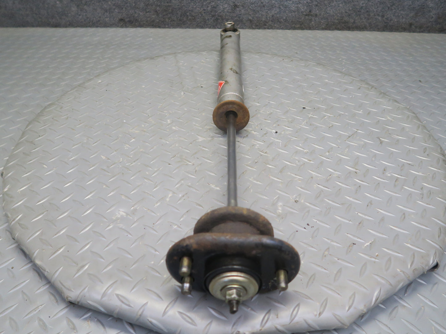 87-89 Nissan Z31 300ZX NON Turbo Set of 2 KYB Rear Strut Shock Absorber