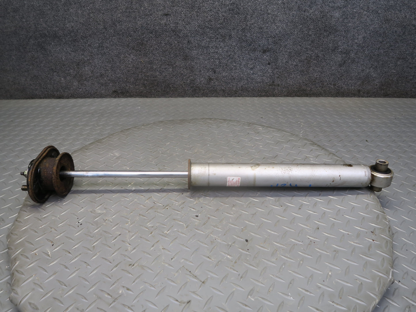 87-89 Nissan Z31 300ZX NON Turbo Set of 2 KYB Rear Strut Shock Absorber