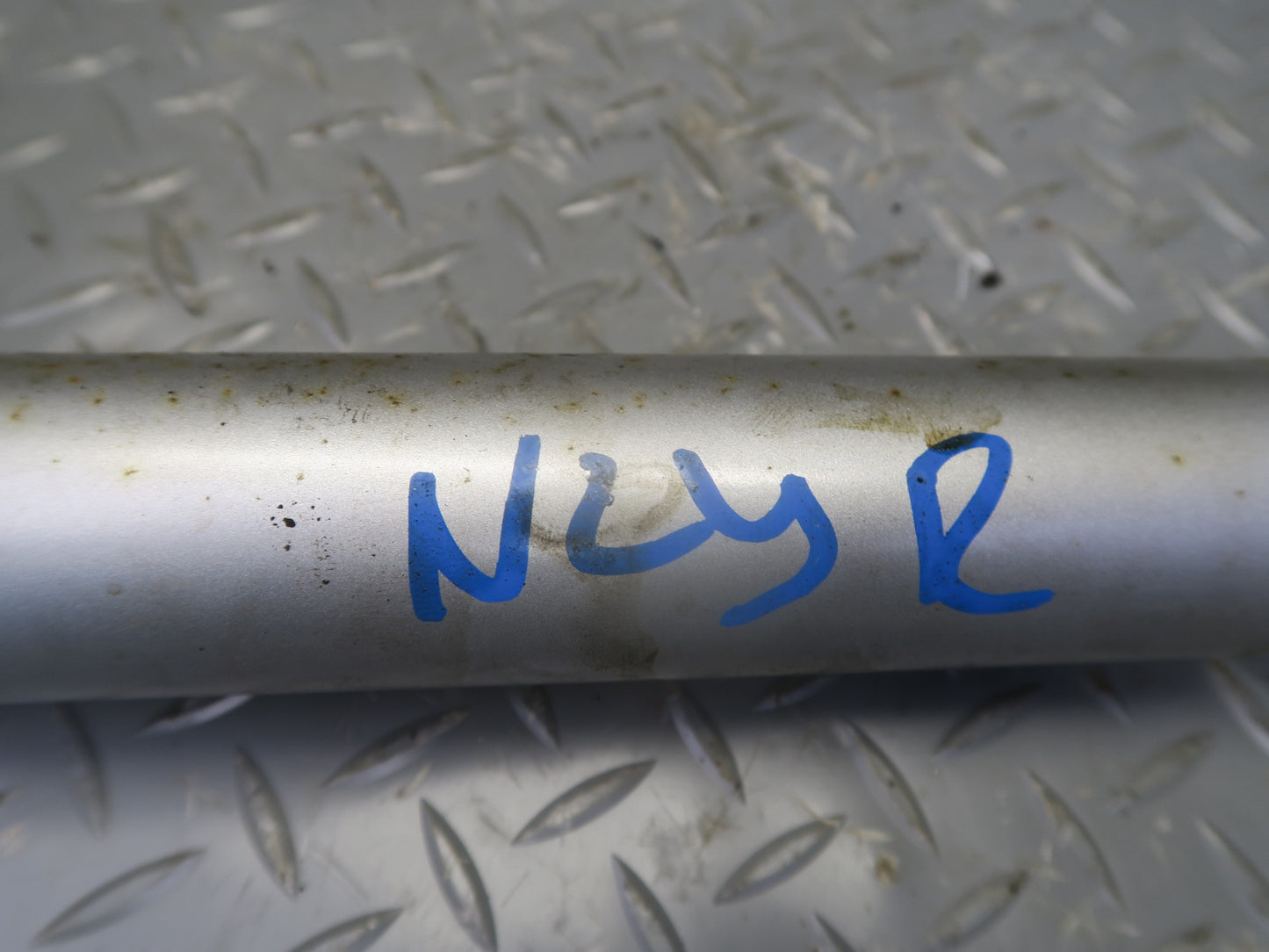 87-89 Nissan Z31 300ZX NON Turbo Set of 2 KYB Rear Strut Shock Absorber