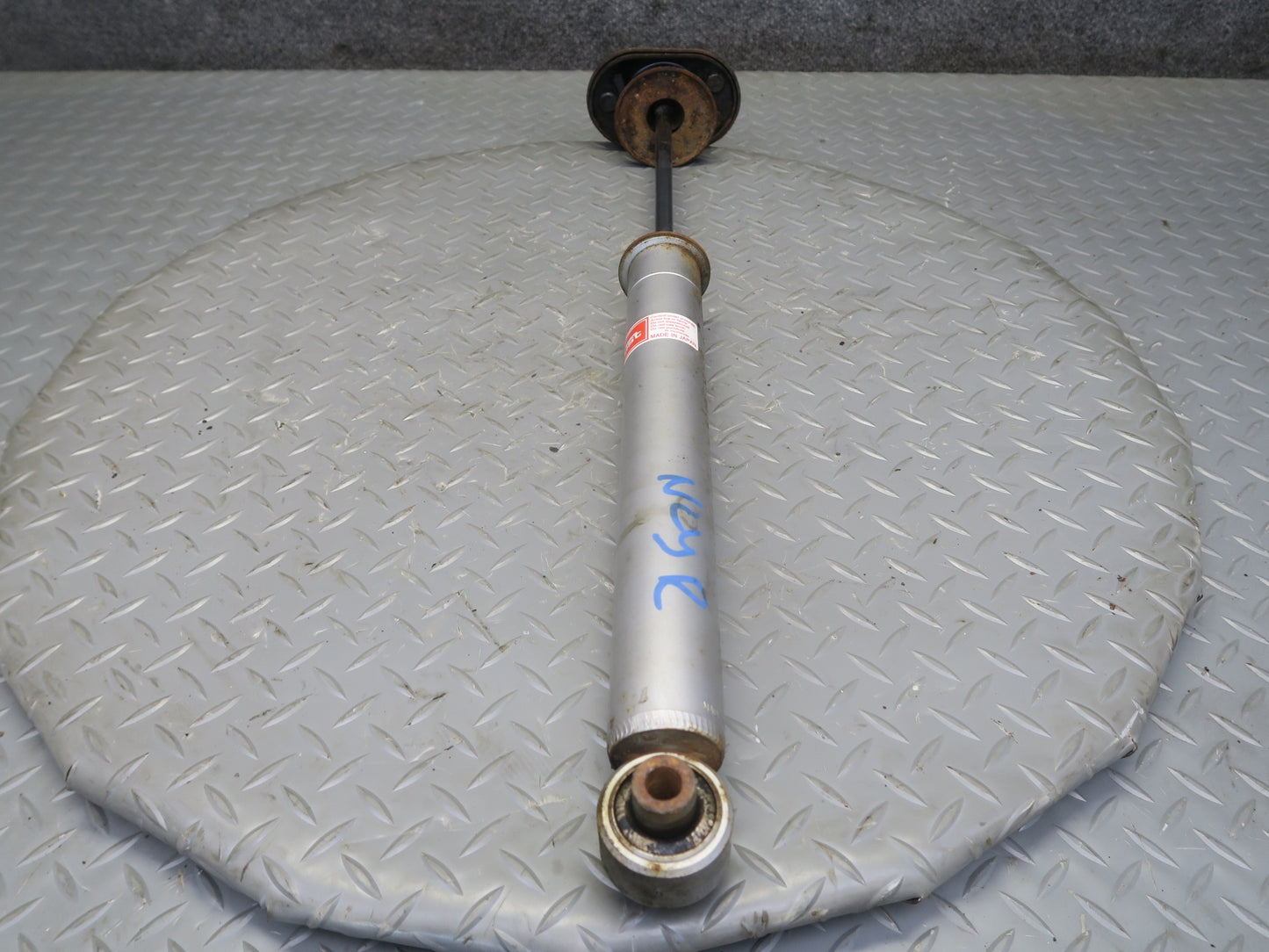 87-89 Nissan Z31 300ZX NON Turbo Set of 2 KYB Rear Strut Shock Absorber
