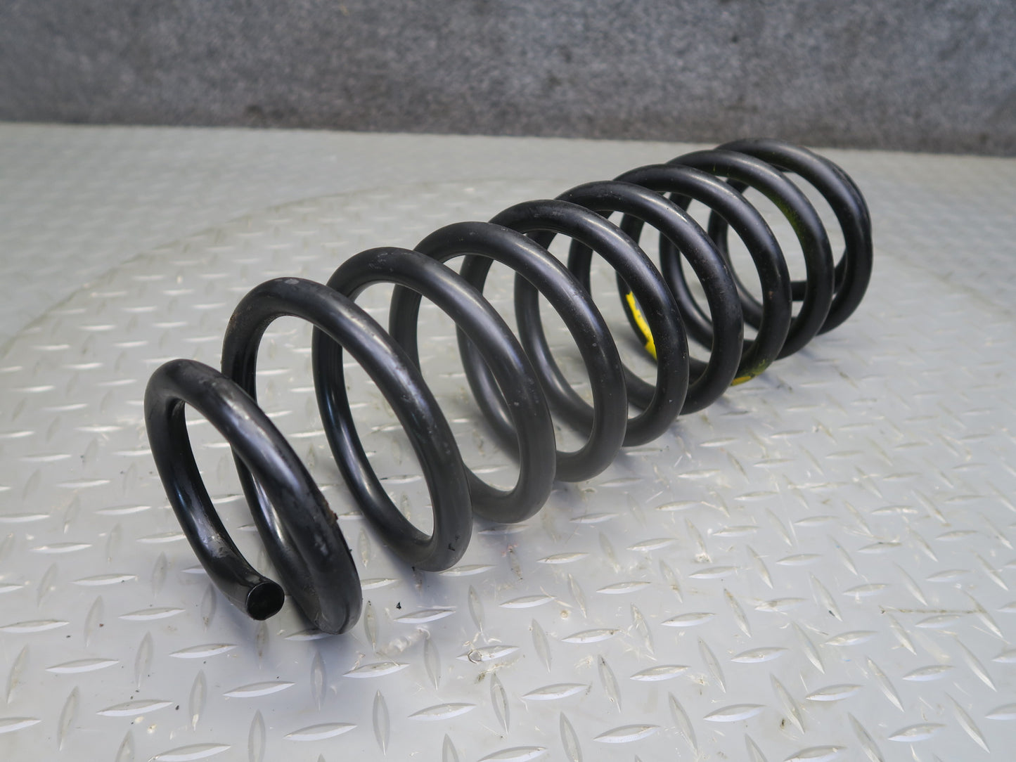 84-89 Nissan Z31 300ZX 2+2 NA Set of 2 Rear Left Right Coil Spring OEM