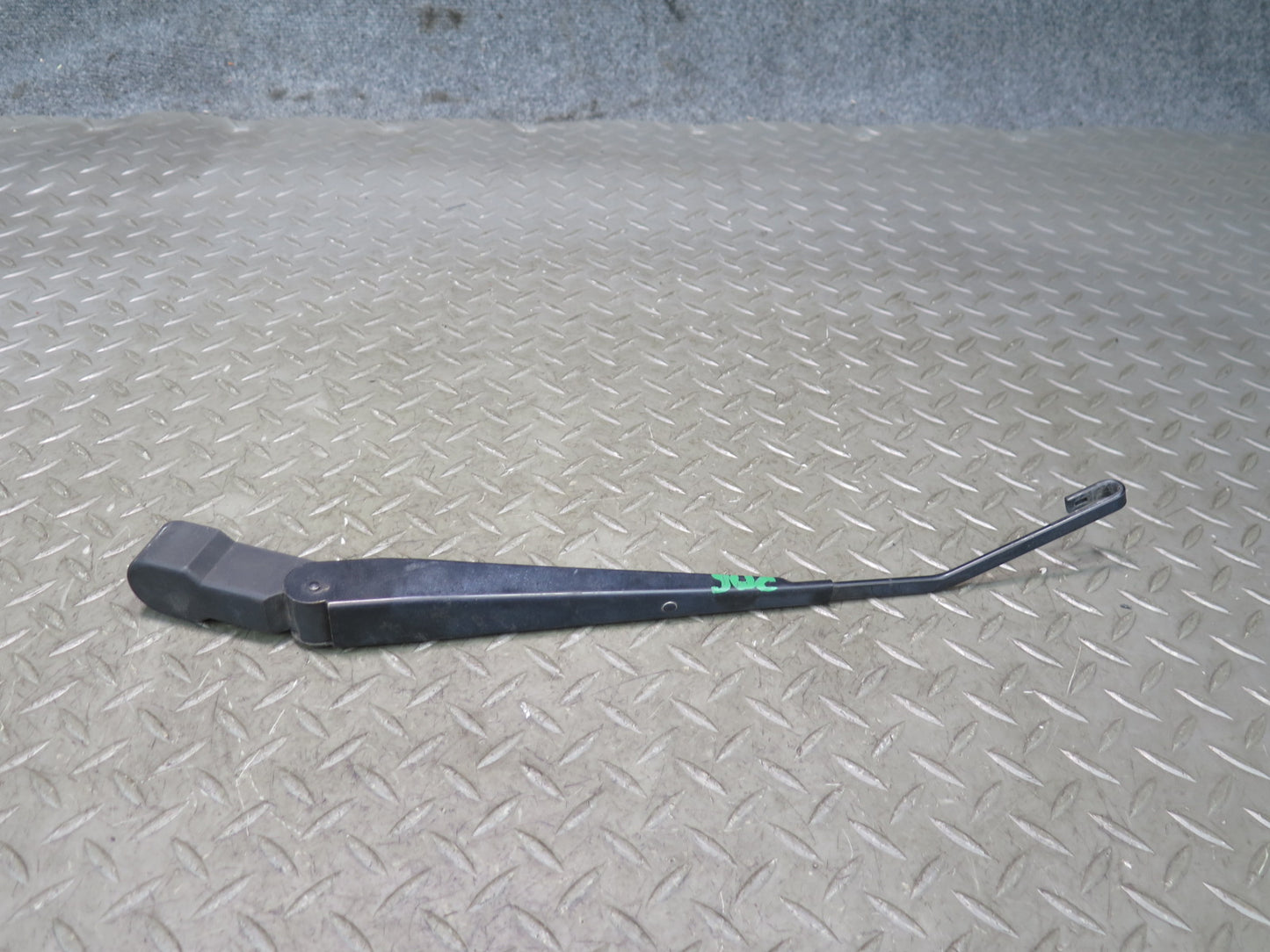 09-17 Jeep Wrangler JK Set of 2 Front Left & Right Windshield Wiper Arm OEM