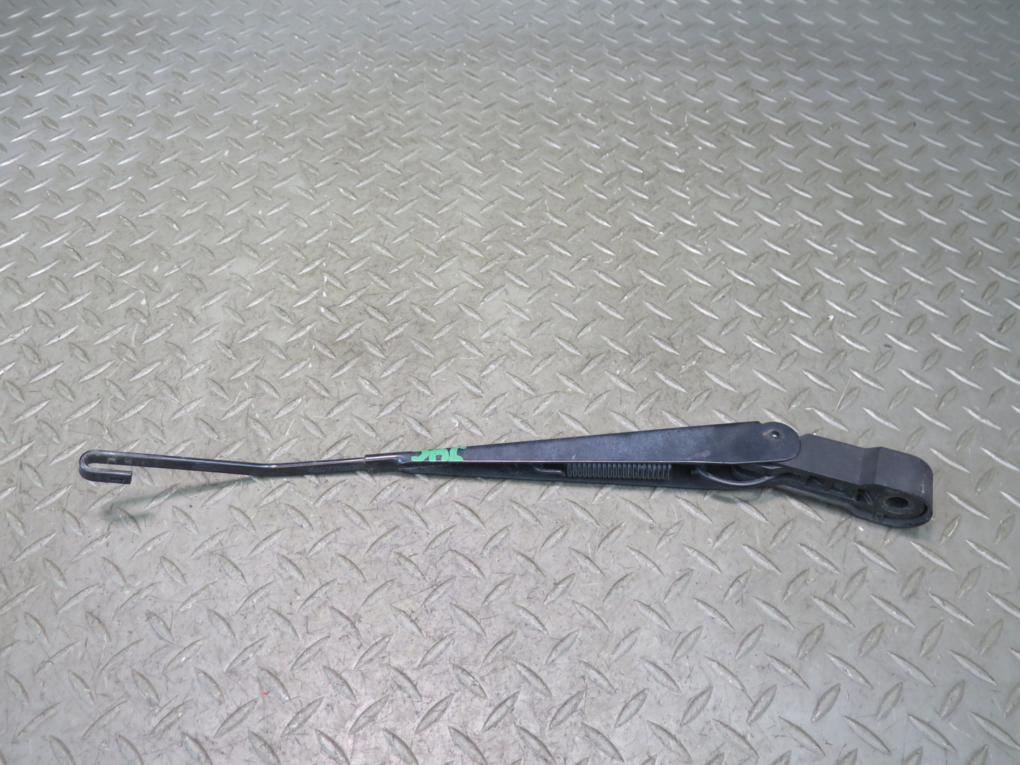 09-17 Jeep Wrangler JK Set of 2 Front Left & Right Windshield Wiper Arm OEM
