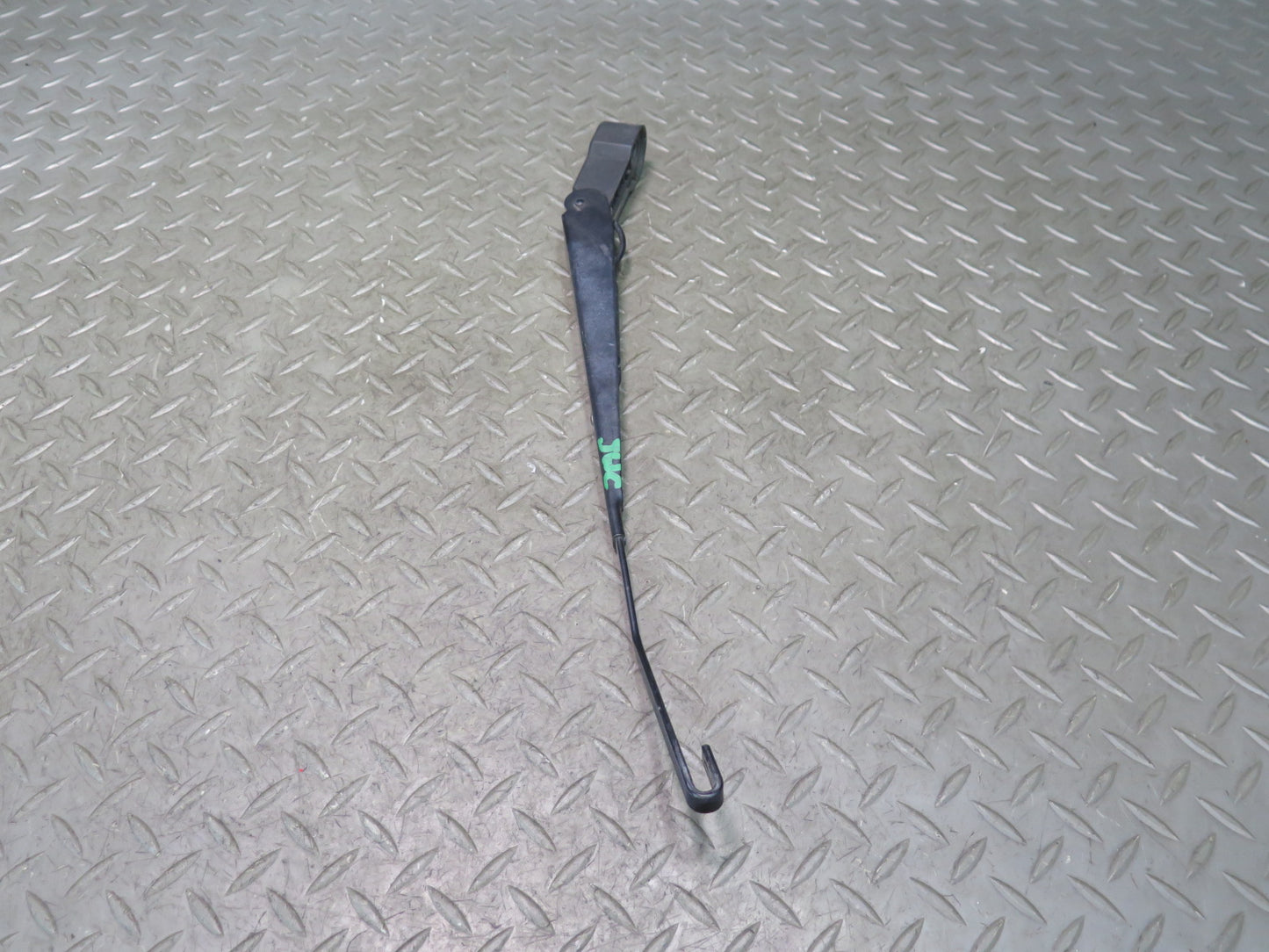 09-17 Jeep Wrangler JK Set of 2 Front Left & Right Windshield Wiper Arm OEM