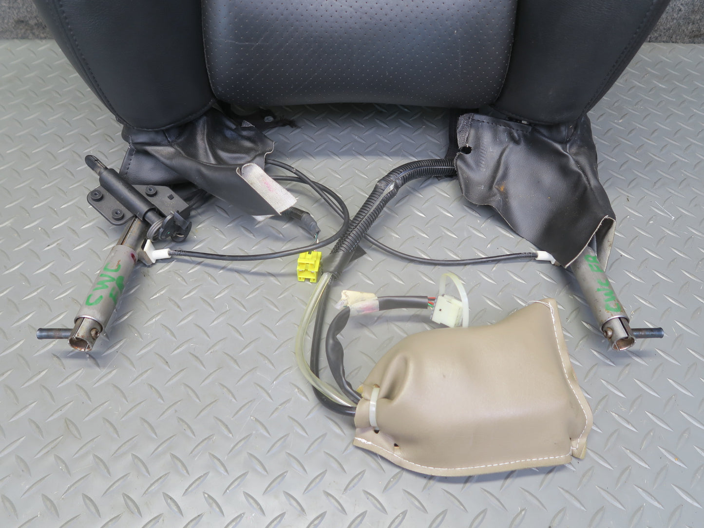05-10 Chevrolet Corvette C6 Front Right Seat Upper Letaher Cushion Black OEM