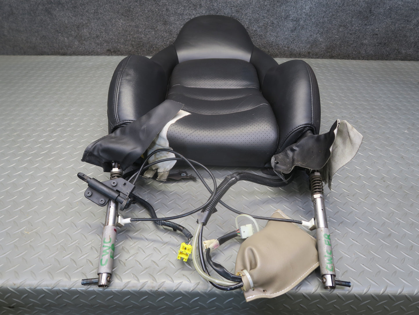 05-10 Chevrolet Corvette C6 Front Right Seat Upper Letaher Cushion Black OEM