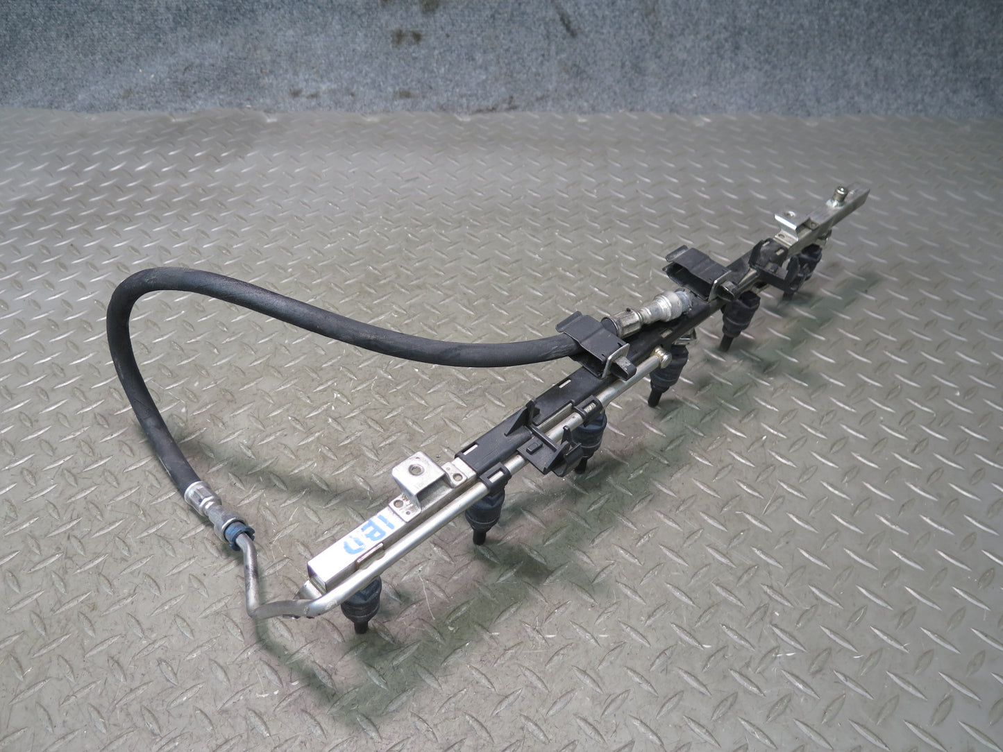 04-06 BMW E46 330ci M54 Engine Fuel Rail w Injector Set OEM