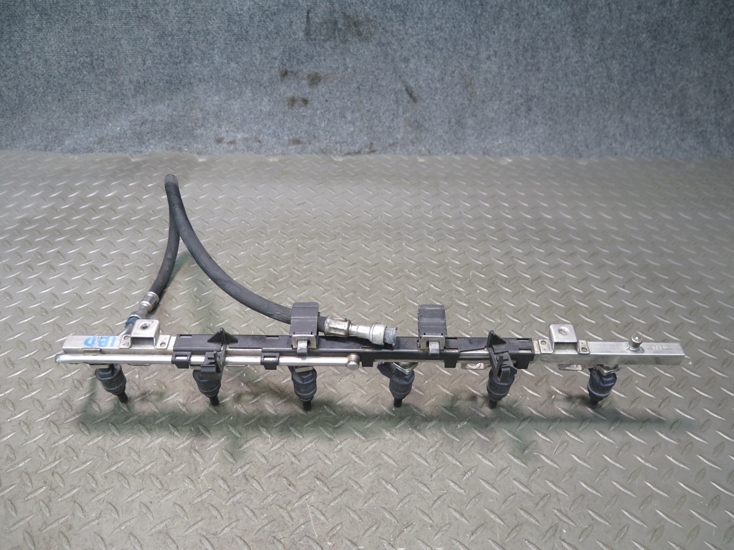 04-06 BMW E46 330ci M54 Engine Fuel Rail w Injector Set OEM