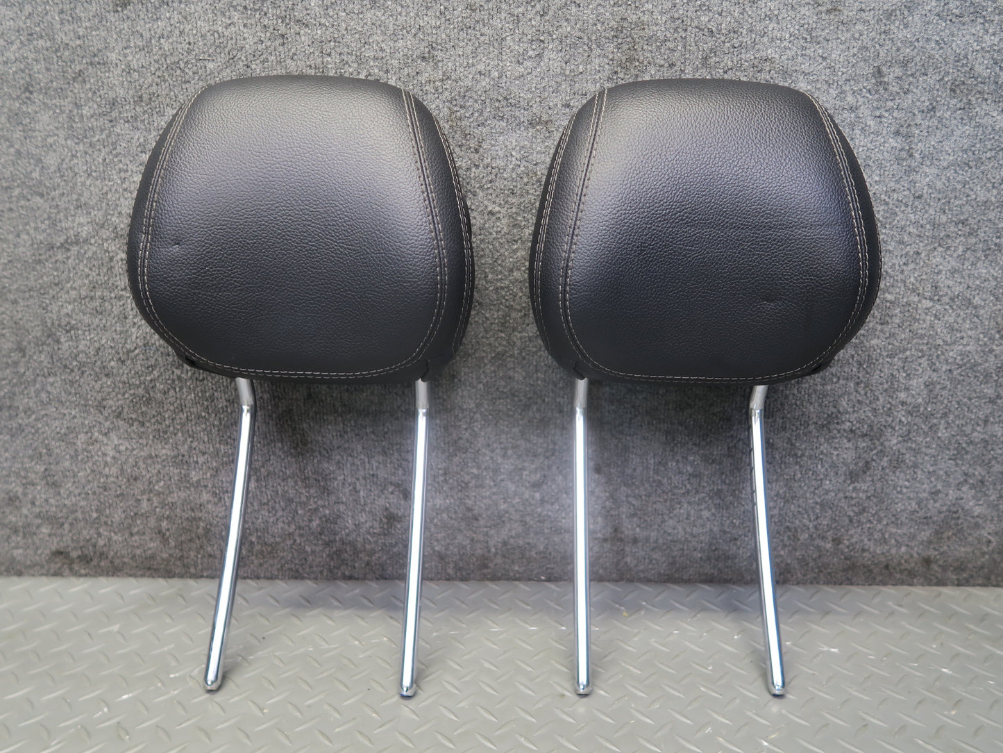 12-15 Mercedes W166 Ml-class Set of 2 Front Left & Right Seat Headrest Black OEM