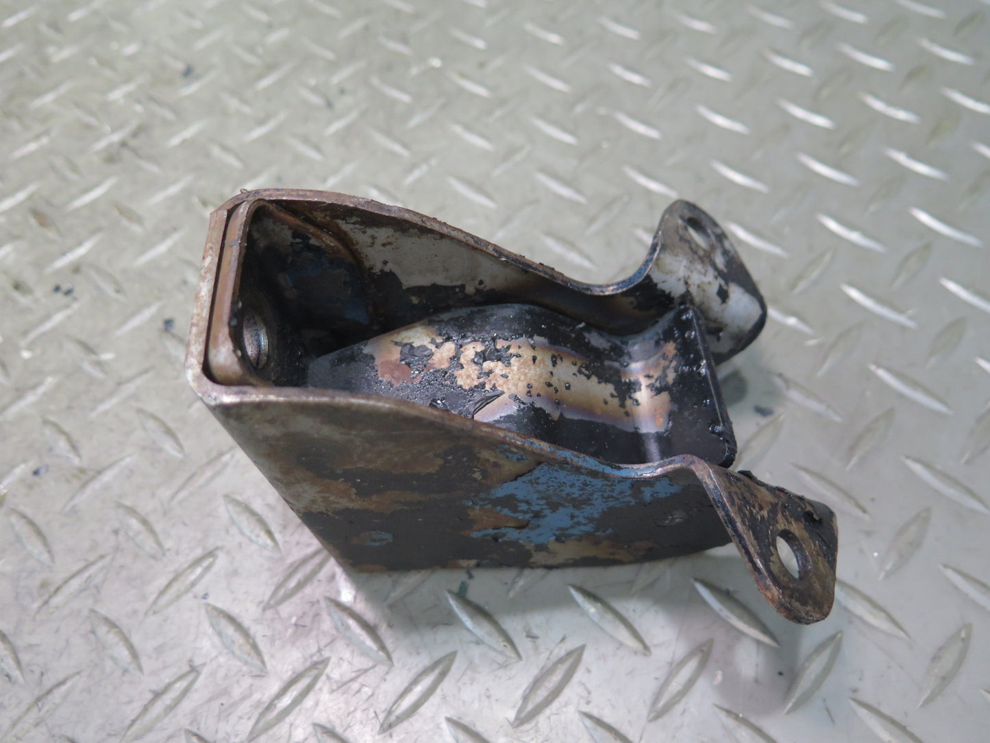 79-83 Datsun 280ZX A/T Set of 2 Left & Right Engine Motor Mount Bracket OEM