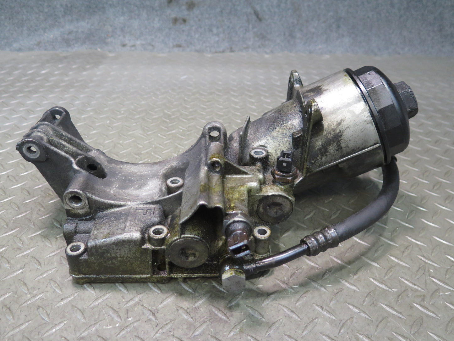 01-06 BMW E46 330ci Engine Oil Filter Housing 1713838 OEM