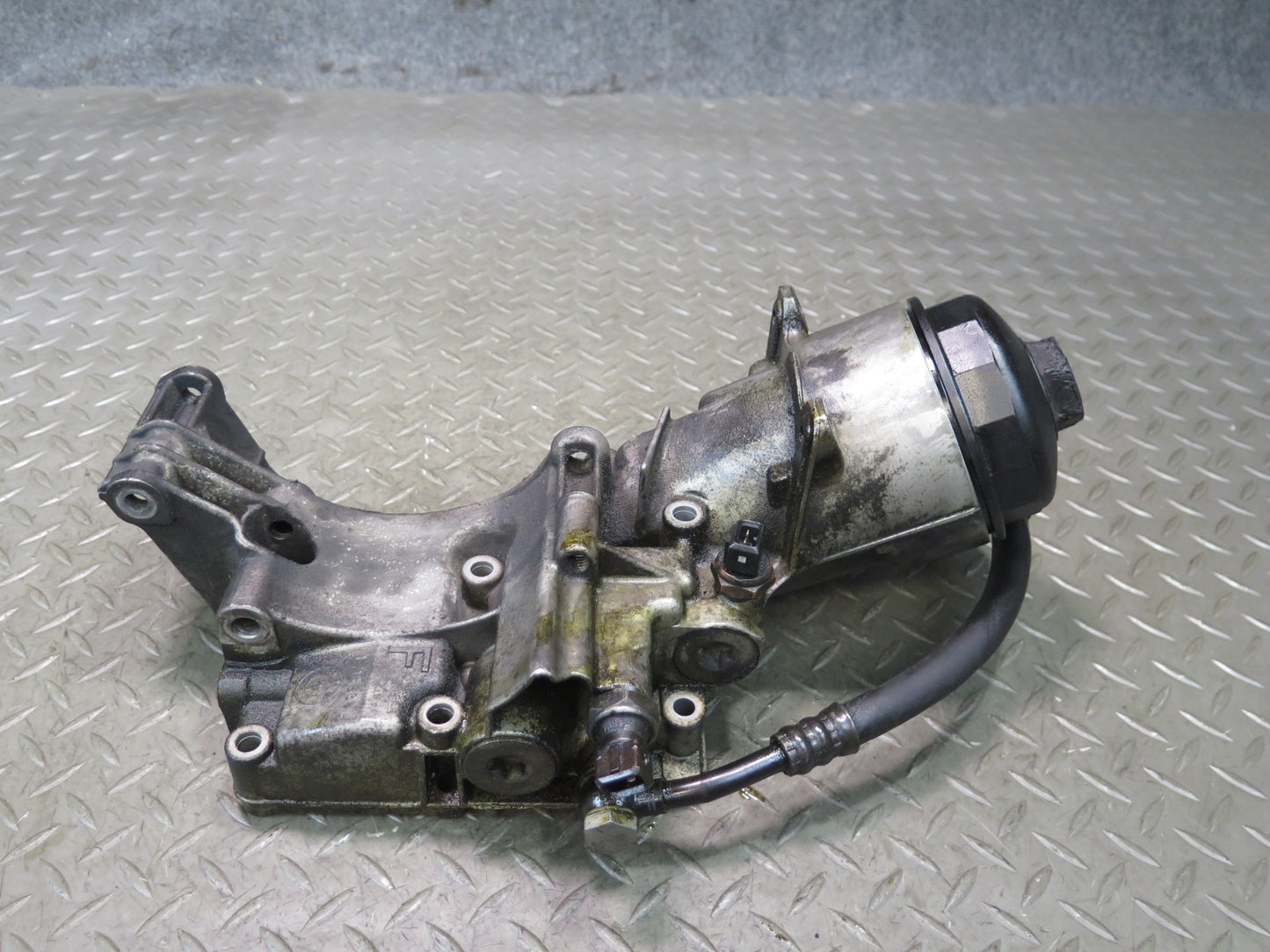 01-06 BMW E46 330ci Engine Oil Filter Housing 1713838 OEM