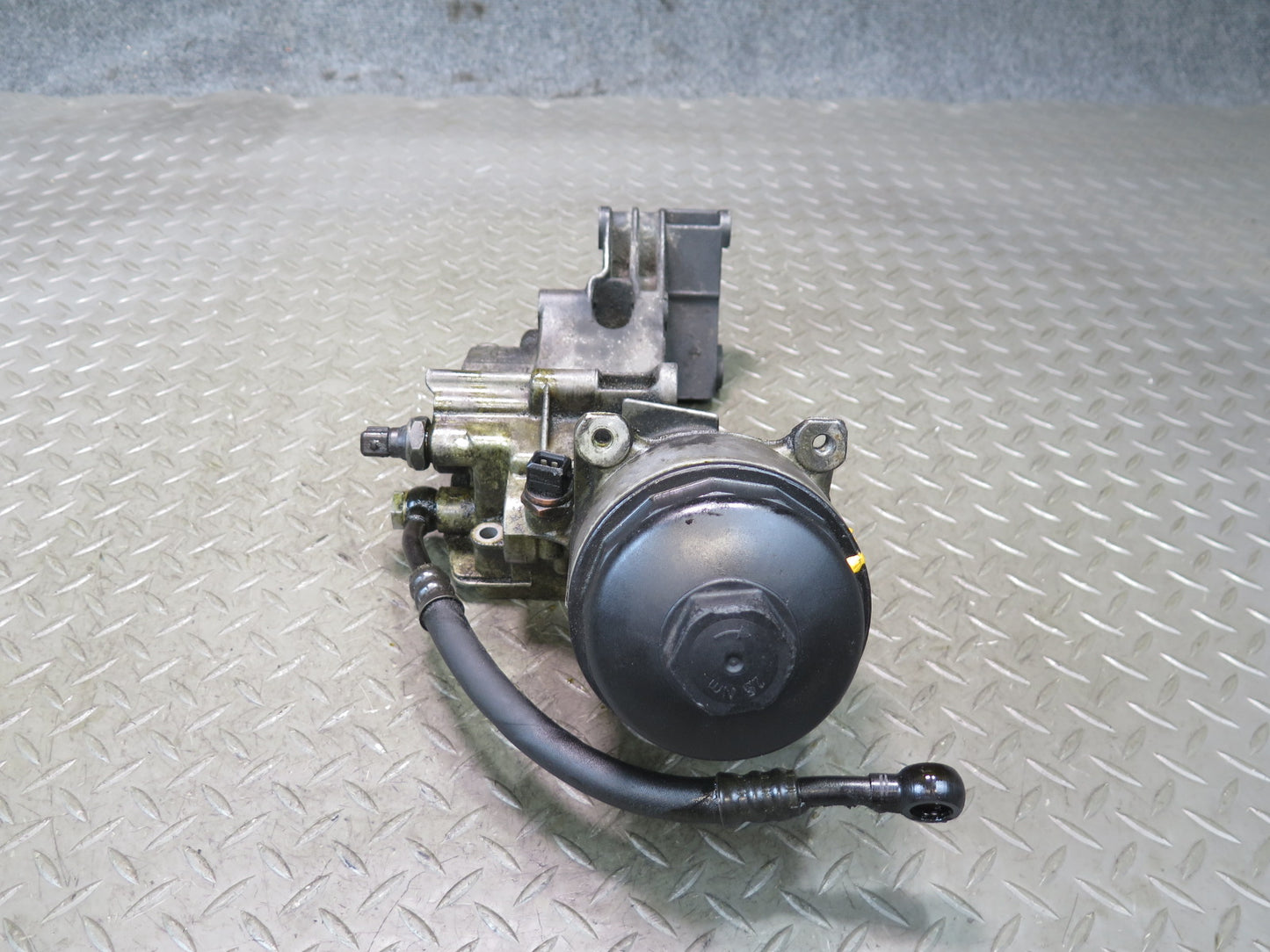 01-06 BMW E46 330ci Engine Oil Filter Housing 1713838 OEM