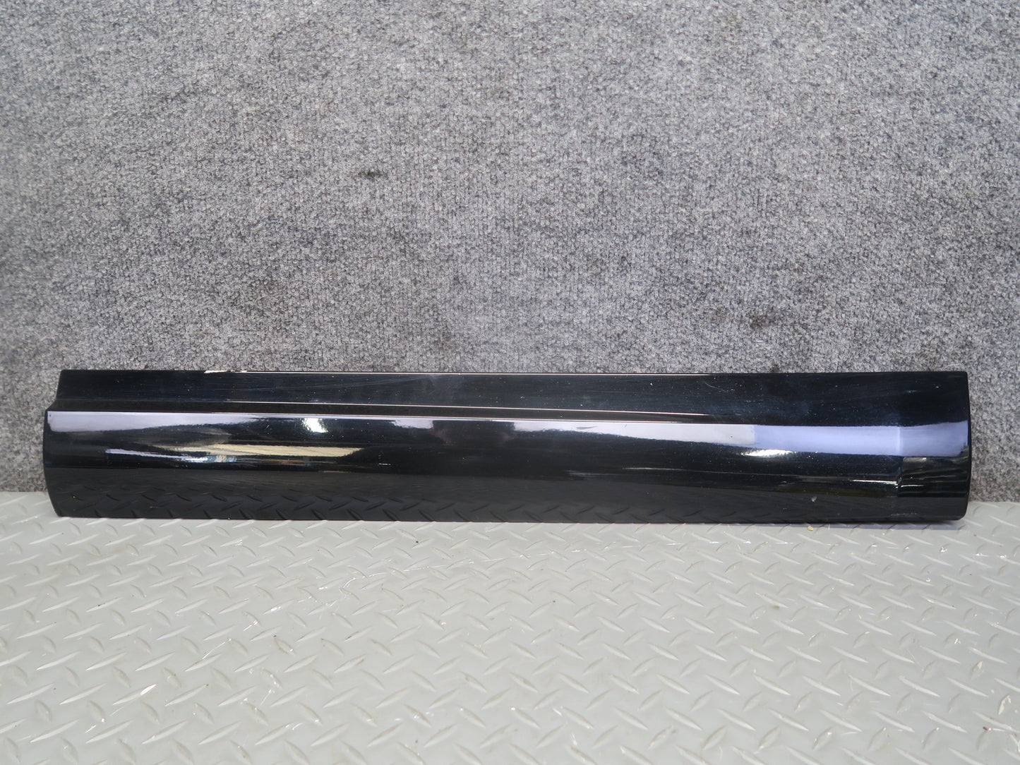 2017-2020 Maserati Levante M161 Rear Left Door Lower Trim Molding 670035238