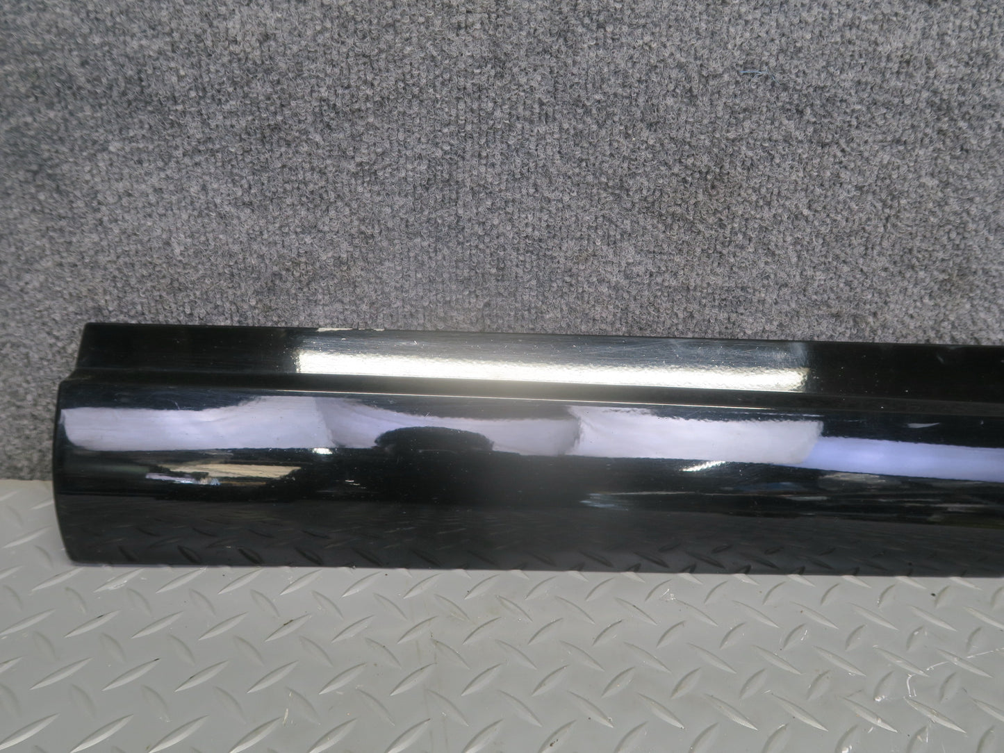 2017-2020 Maserati Levante M161 Rear Left Door Lower Trim Molding 670035238