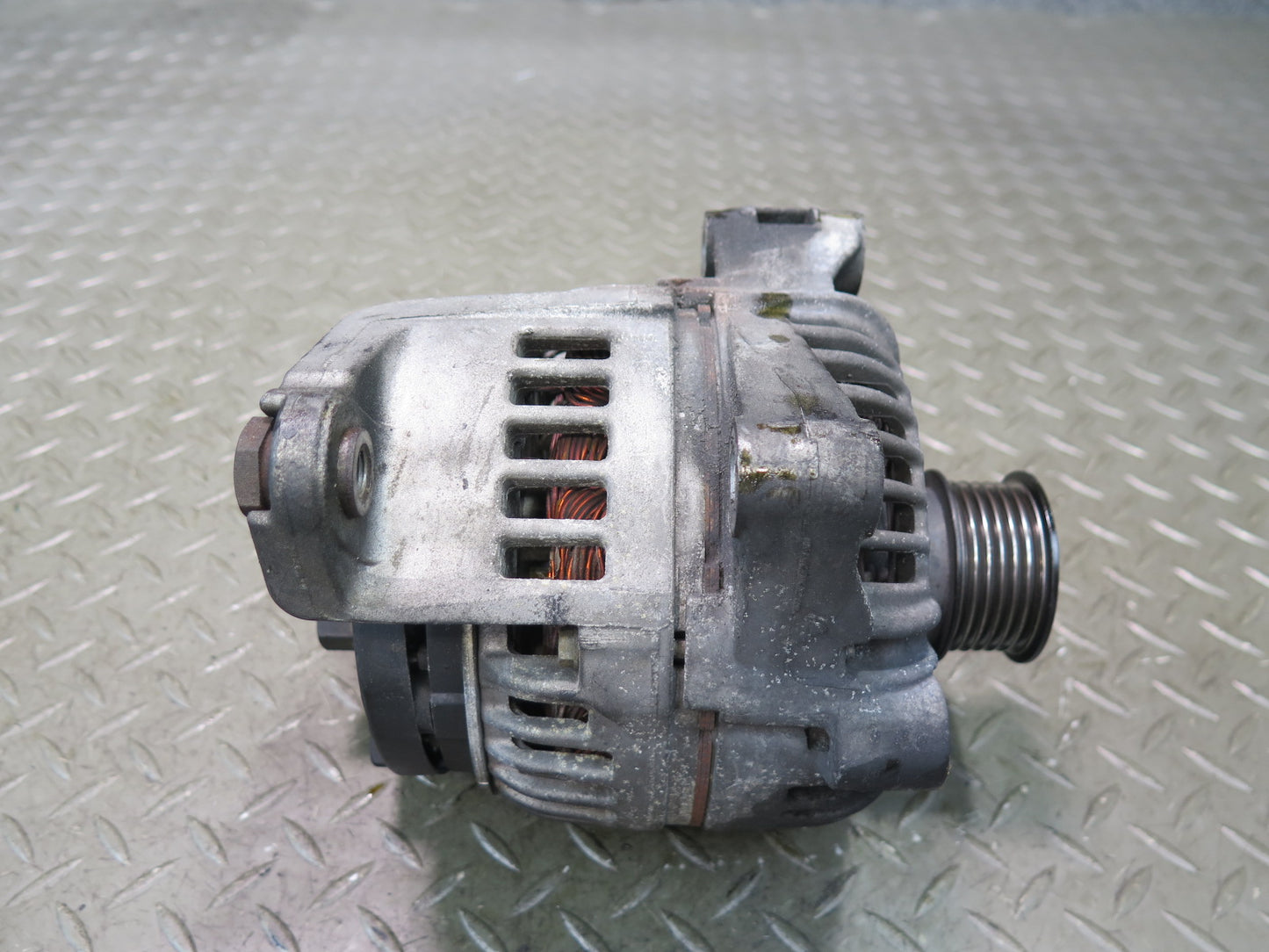 01-06 BMW E46 330ci Engine 120AMP Alternator Generator 7519618 OEM